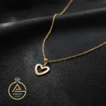 قیمت پلاک طلا قلب دفرمه مینیمال زنانه و دخترانه مینیمال و شیک زیر نیم گرم