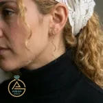 خرید گوشواره طلا کرلی گل نیولوفر مینیمال زنانه و دخترانه 18 عیار زیر یک گرم