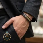 قیمت دستبند طلا چرم مردانه با طرح ساده اسپرت و شیک با وزن پایین و 18 عیار