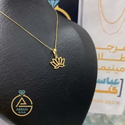قیمت پلاک طلا طرح گل نیلوفر زنانه ساده و شیک سبک و ارزان قیمت حدود یک گرم