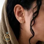 قیمت گوشواره طلا لیزری طرح خورشید زنانه و دخترانه مینیمال ارزان قیمت حدود یک گرم 18 عیار
