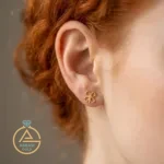 قیمت گوشواره طلا میخی لیزری گل شبدر زنانه و دخترانه شیک و جدید مد سال 1 گرمی 18 عیار