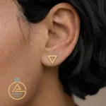 قیمت روز گوشواره طلا میخی لیزری مثلث توپر و توخالی مینیمال زنانه و دخترانه نیم گرمی شیک و ساده