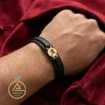 قیمت دستبند طلا چرم حرف A ساده مردانه شیک و جدید 18 عیار