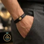 عکس مدل دستبند طلا چرم اسپرت حرف C ساده مردانه شیک 18 عیار
